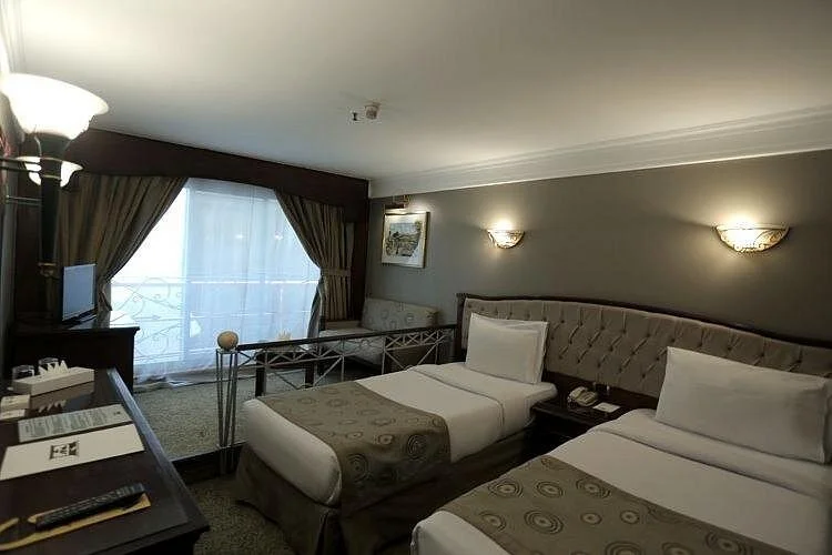 Cairo: 4-night Nile Cruise Luxor to Aswan by air