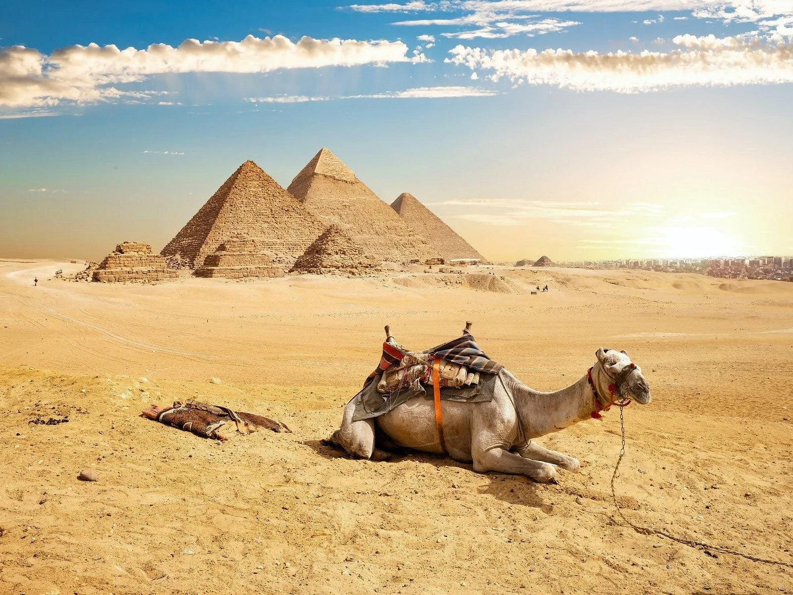 Hurghada: Cairo Overnight Pyramids, Coptic Cairo & Nile Cruise
