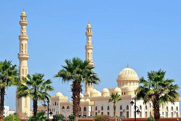 Private Guided City Tour of Hurghada from Marsa Alam - Image 2