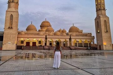 Private City Tour & Parasailing Adventure & Transfer - Hurghada - Image 1