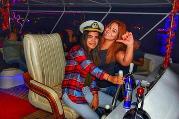 Yacht Cruise with Dinner & Oriental Show - Image 1