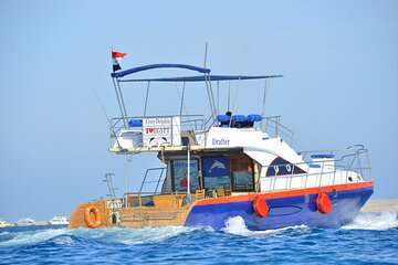 Private Boat Trip Up to 8 Pax with Lunch & Transfer from Hurghada - Image 1