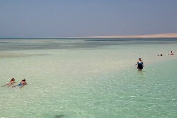 Abo Munkar Island Semi Private Speedboat & Water Sports –Hurghada - Image 4