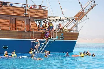 Sharm: Pirates Sailing Boat Ras Mohammed & White island and Lunch - Image 2