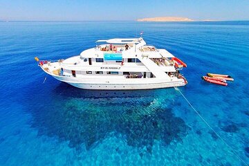 Sharm El Sheikh Boat Trip and Snorkeling with Lunch and Transfer - Image 1