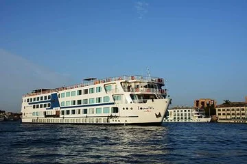 4-Day Nile Cruise Adventure from Hurghada: Luxury River Journey by Bus