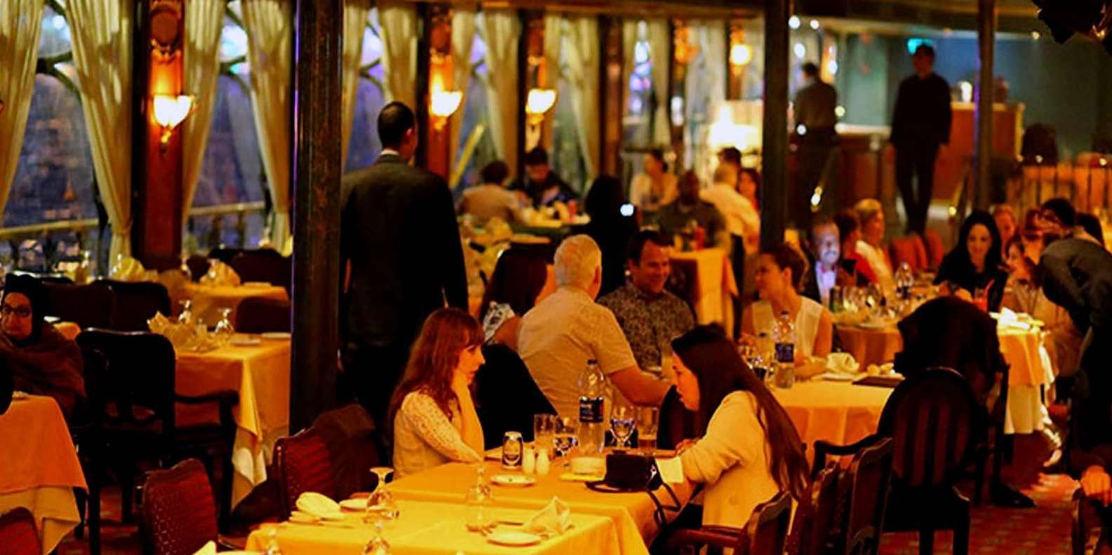 Cairo: Dinner Cruise on the Nile with Entertainment