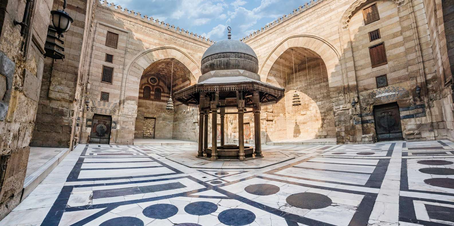 Cairo: Old Cairo Guided Walk, Mosques & Bazaar